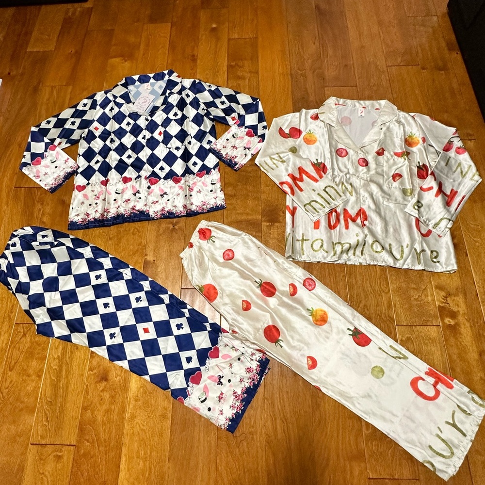 A bundle of 2 sets silks pajamas